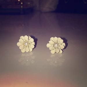 Floral studs with pearls